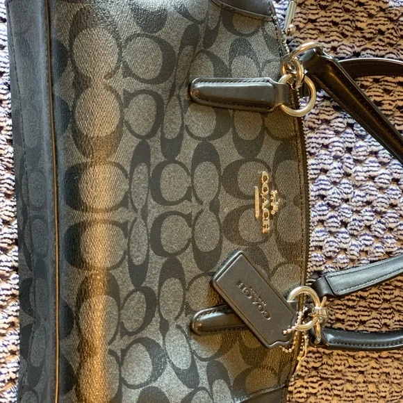 Black coach purse - Picture 4 of 4